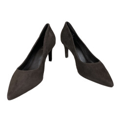 Czekoladowe czółenka zamszowe na szpilce 7,5 cm – eleganckie buty damskie