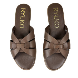 Skórzane brązowe damskie klapki RYŁKO 0AGH7