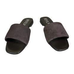 Brązowe damskie klapki na płaskim spodzie RYŁKO 0AGH2