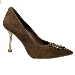 CHEBELLO 5121 – eleganckie czółenka damskie z naturalnej skóry welurowej na złotej szpilce 9 cm